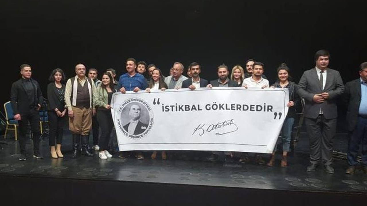 ''Bölücülüğe karşı bayrağımız Atatürk''